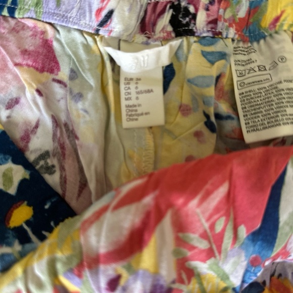 H&M High Waist Pink and Yellow Artistic Shorts - Picture 2 of 2
